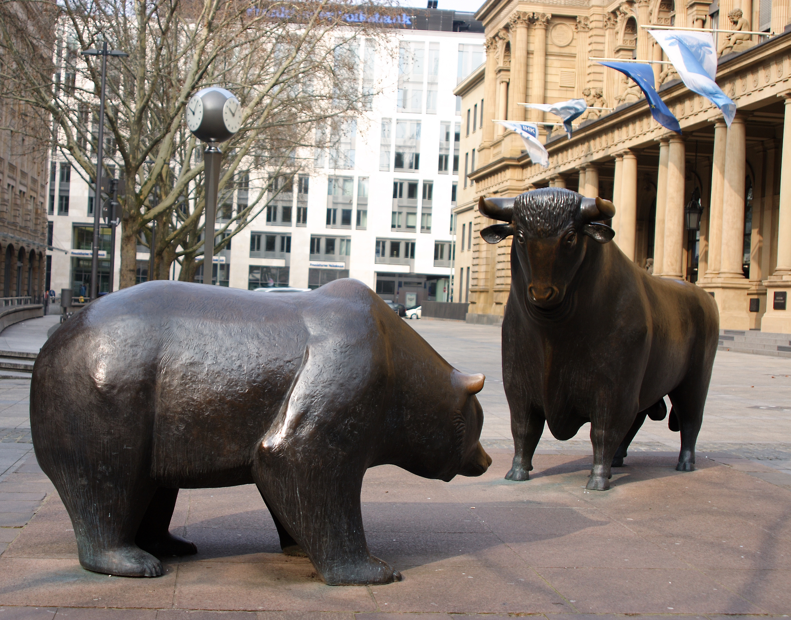 Bulle und Bär vor der Frankfurter Börse